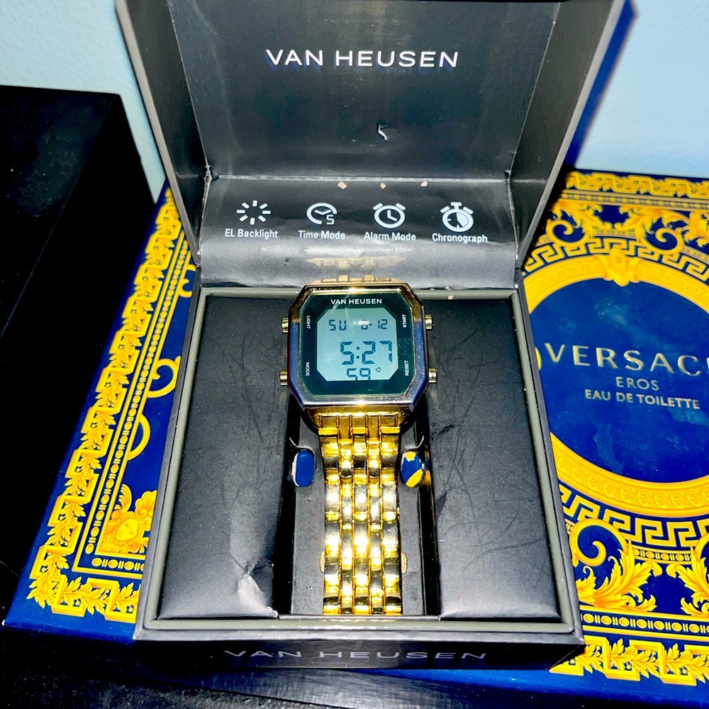 Gold Plated Van Heusen Digital Watch
Bought at the price of 120$
Brand new